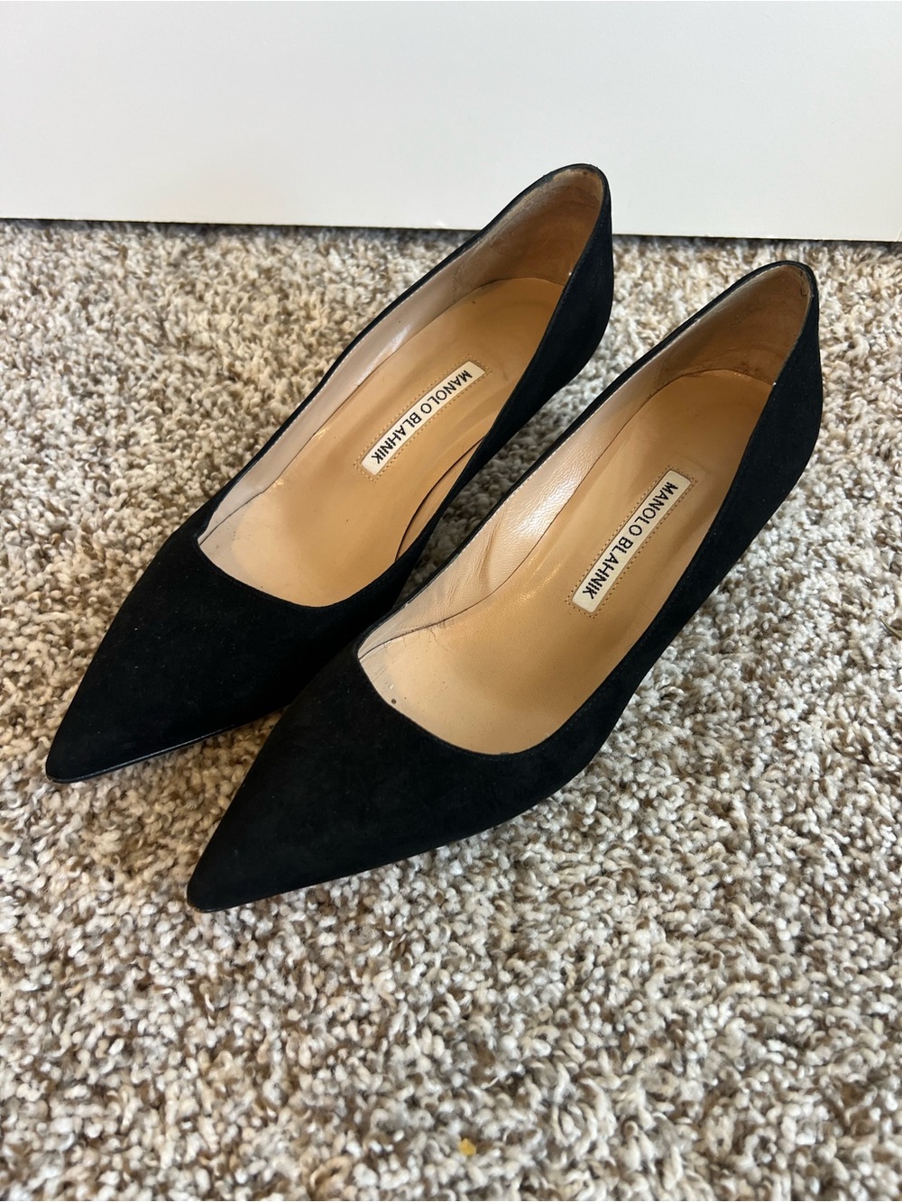 Manolo Blahnik BB 50 Black Suede Pointed Toe Kitten Heel Pumps Sz 39.5/9.5